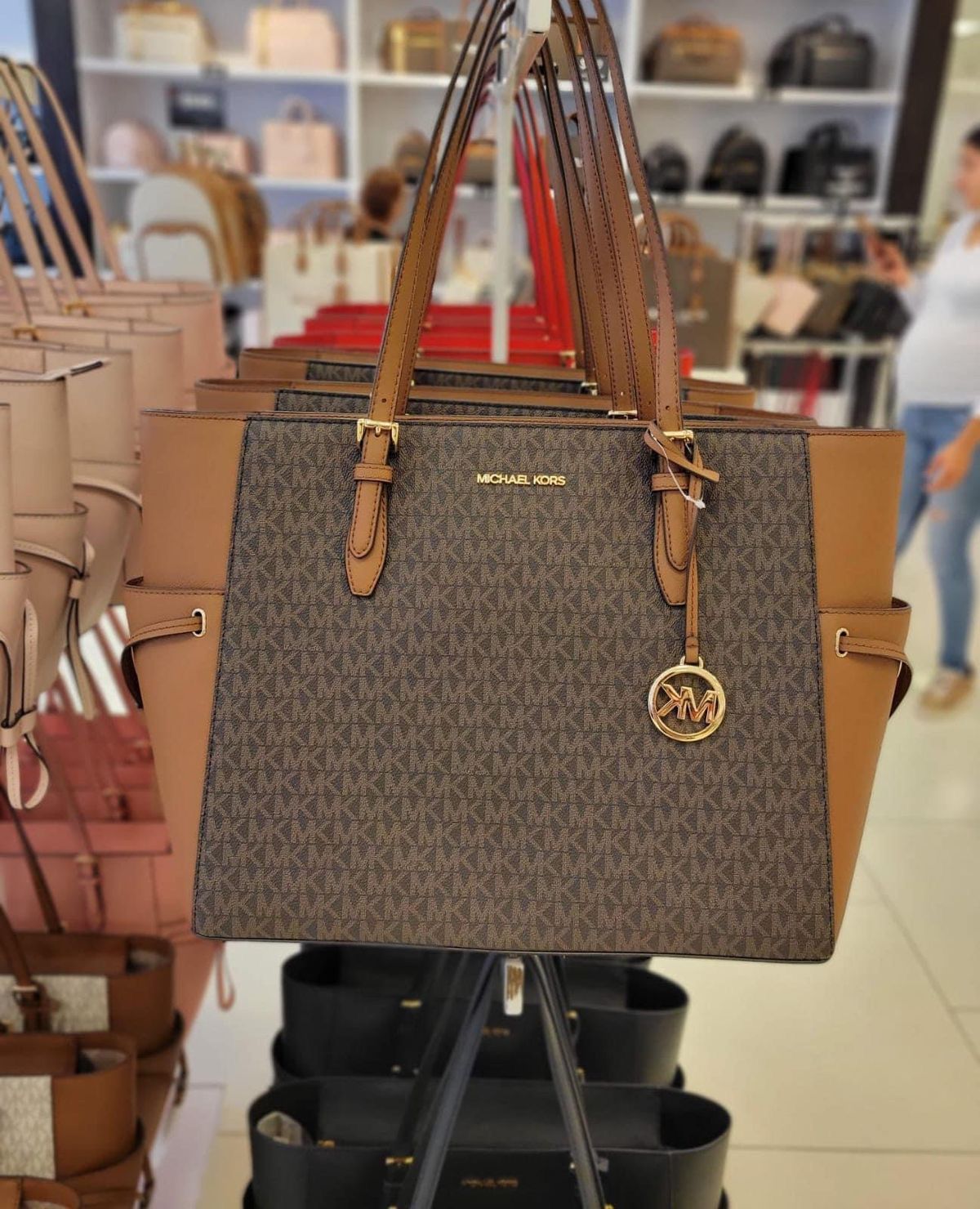 Buy First Copy Michael Kors Women Large Jet Set Side Pocket Tote Bag