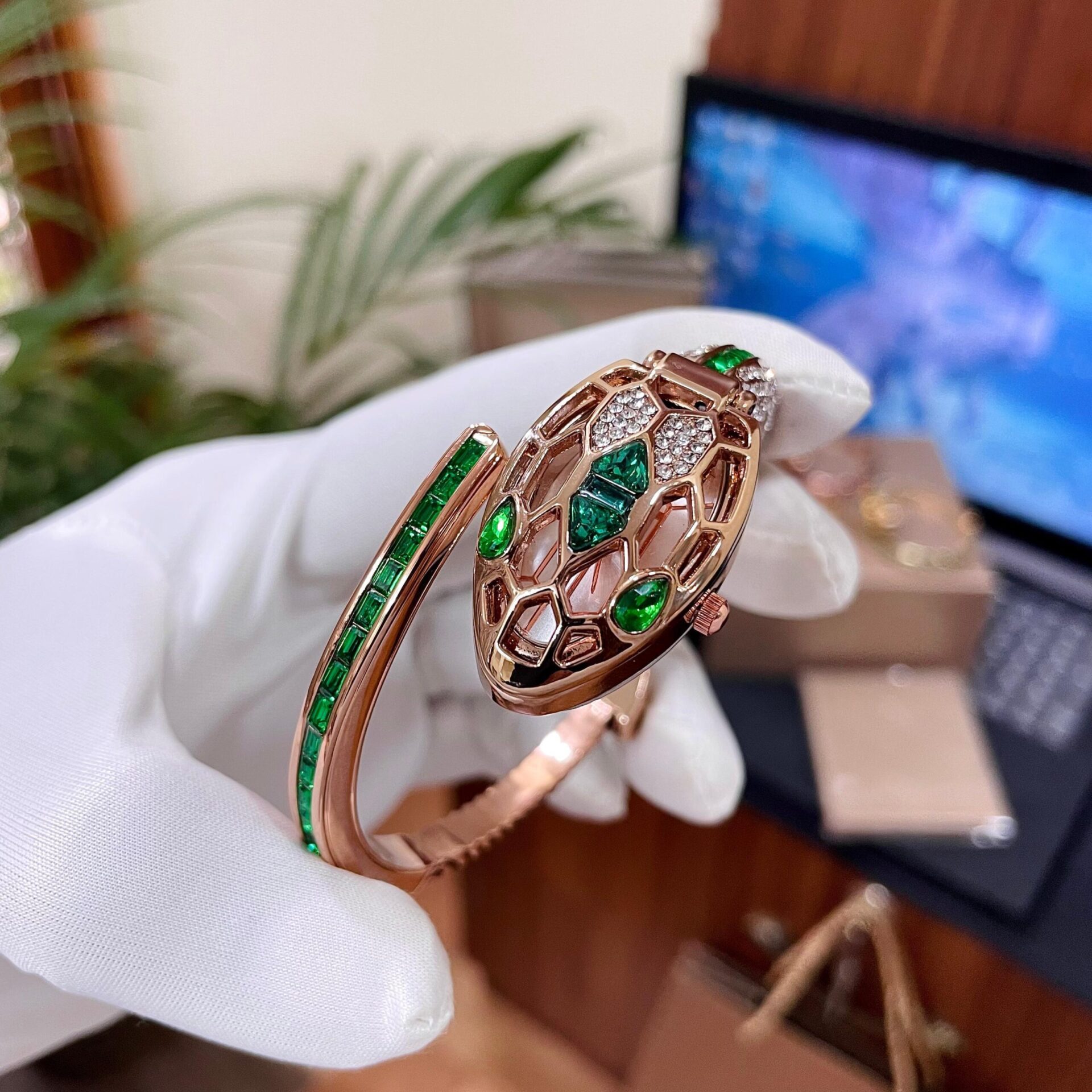 Buy First Copy Bvlgari Serpenti Tubogas Ladies Watch - Master Quality 7A Mirror at Lowest Price Online India