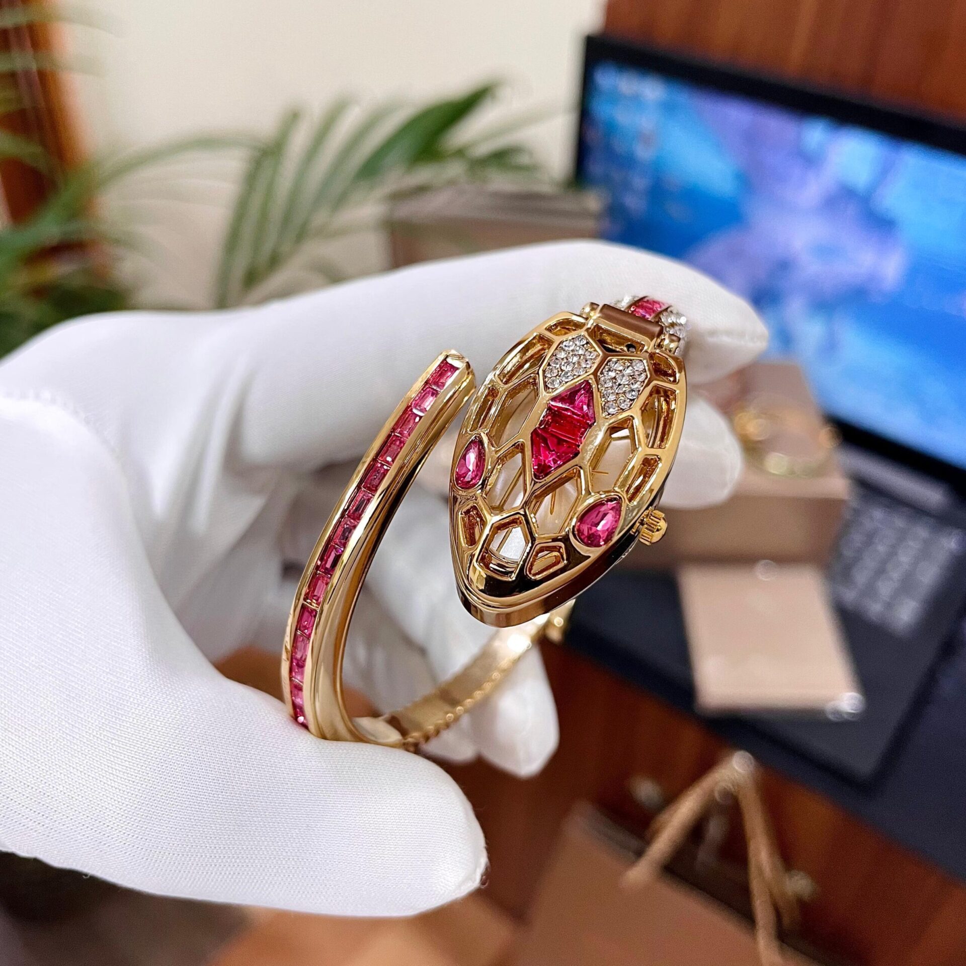 Buy First Copy Bvlgari Serpenti Tubogas Ladies Watch - Master Quality 7A Mirror at Lowest Price Online India
