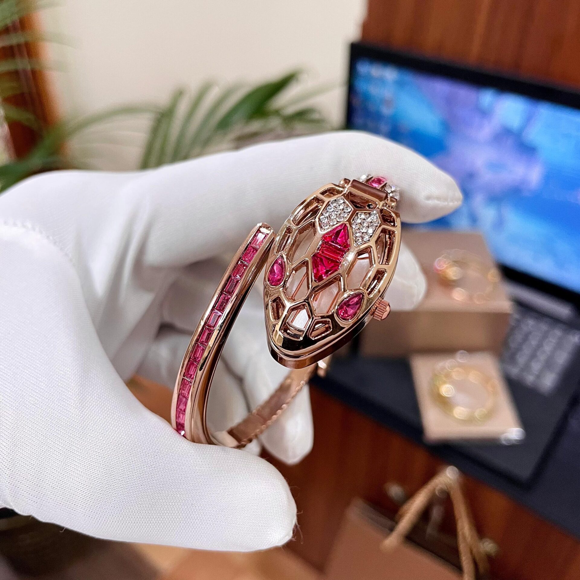Buy First Copy Bvlgari Serpenti Tubogas Ladies Watch - Master Quality 7A Mirror at Lowest Price Online India