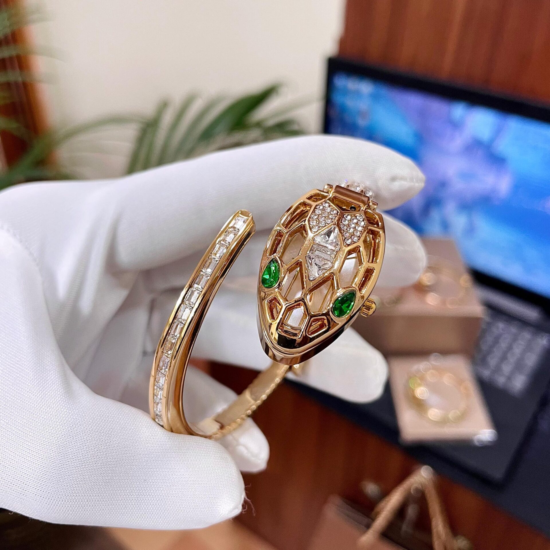 Buy First Copy Bvlgari Serpenti Tubogas Ladies Watch - Master Quality 7A Mirror at Lowest Price Online India