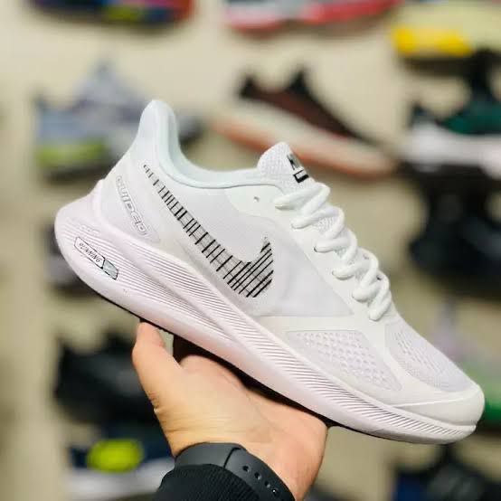 Buy First Copy Nike Zoom Guide 10 Running Shoes - Master Quality 7A Mirror at Lowest Price Online India