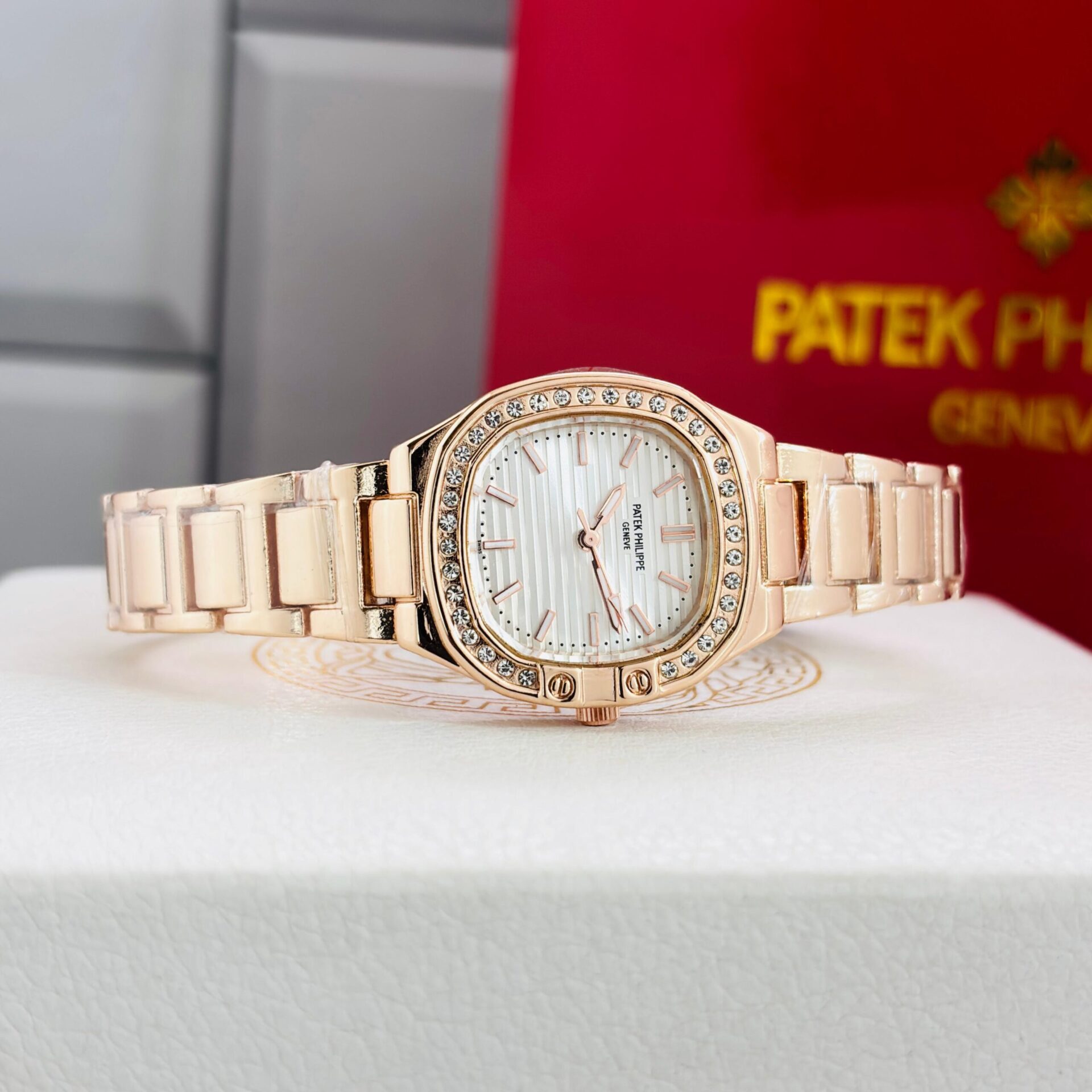 Buy First Copy Patek Philippe Ladies Quartz Watches - Master Quality 7A Mirror at Lowest Price Online India