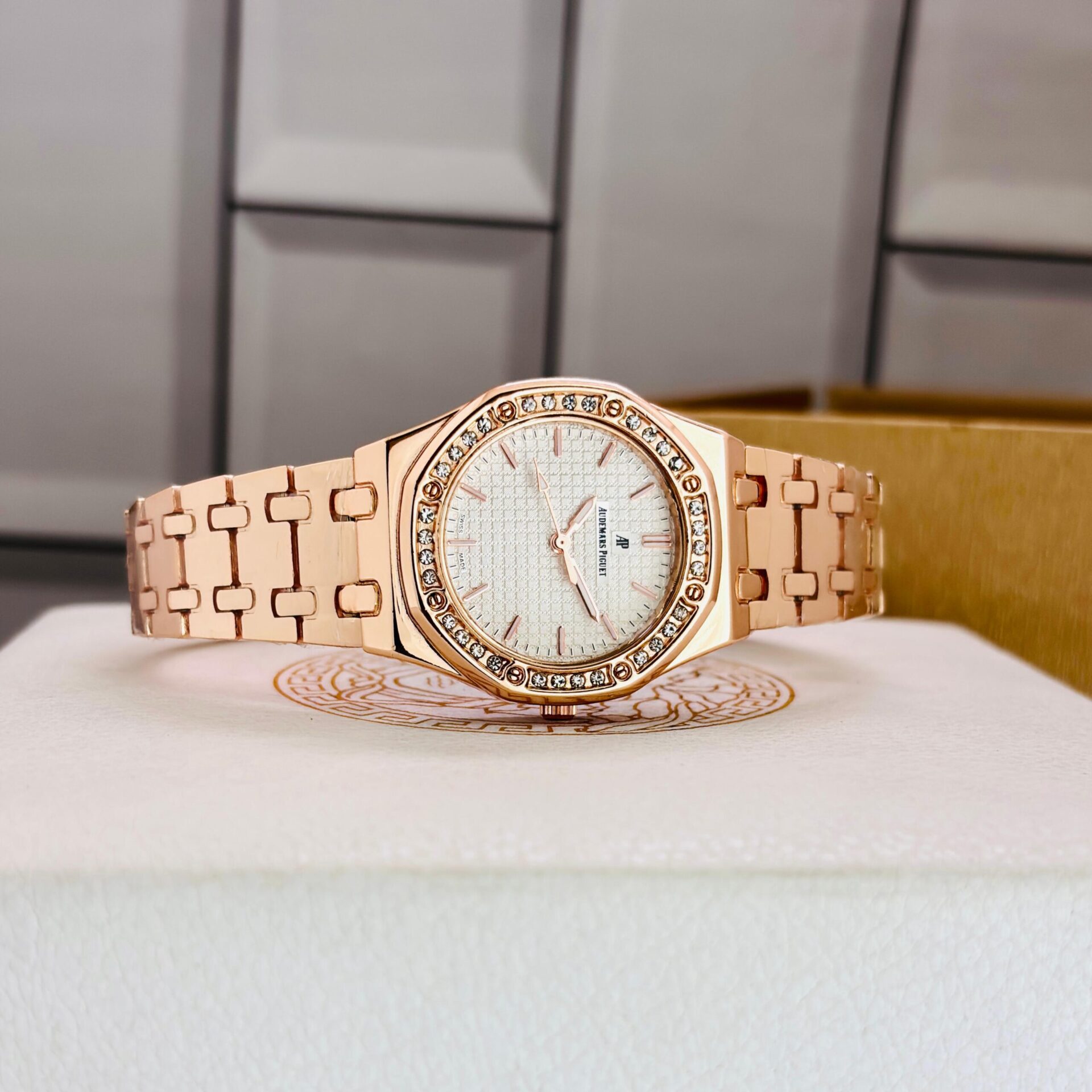 Buy First Copy Audemars Piguet Ladies Quartz Watches - Master Quality 7A Mirror at Lowest Price Online India