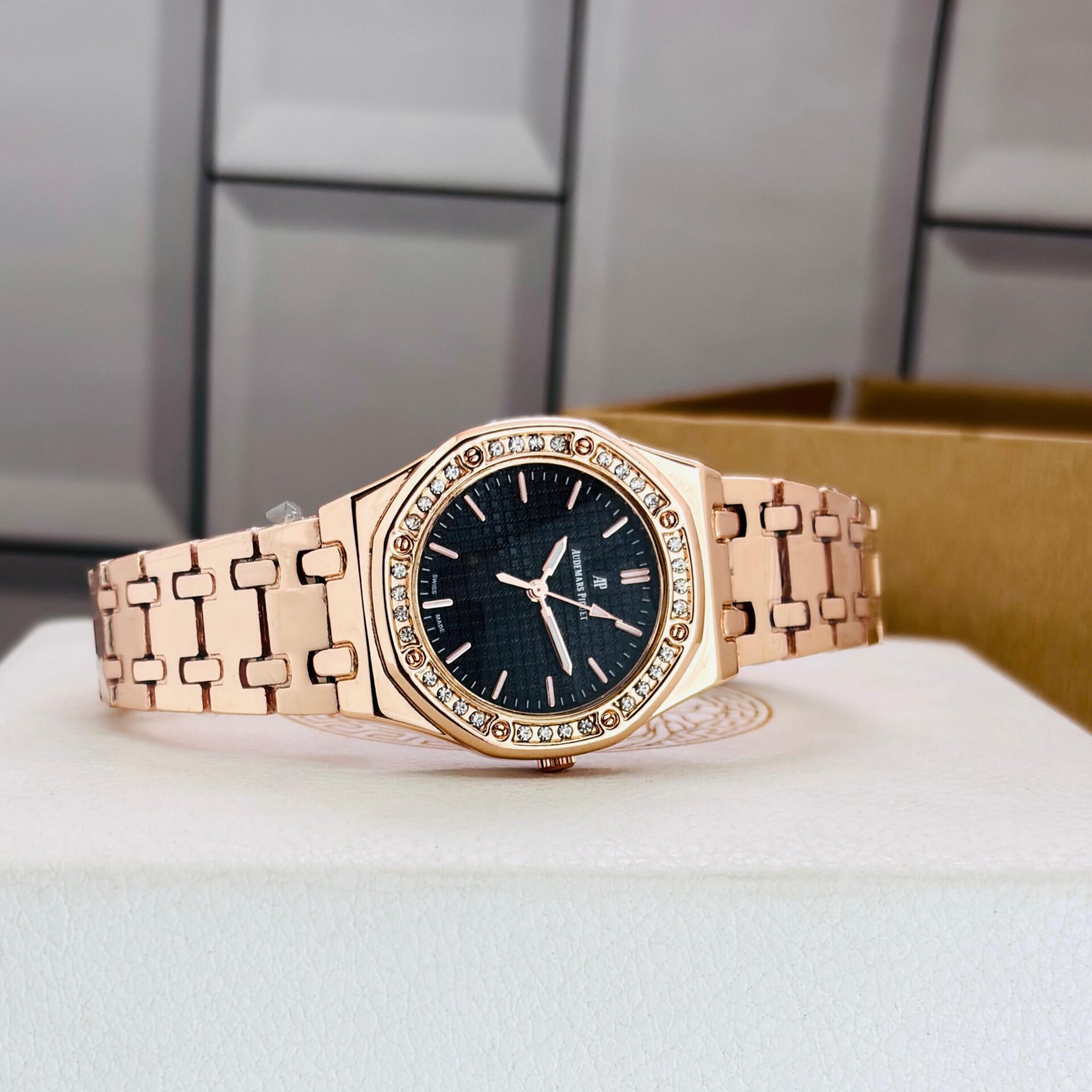 Buy First Copy Audemars Piguet Ladies Quartz Watches - Master Quality 7A Mirror at Lowest Price Online India