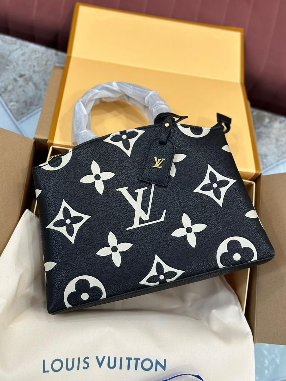 Buy First Copy Louis Vuitton Grand Palais Handbag - Master Quality 7A Mirror at Lowest Price Online India