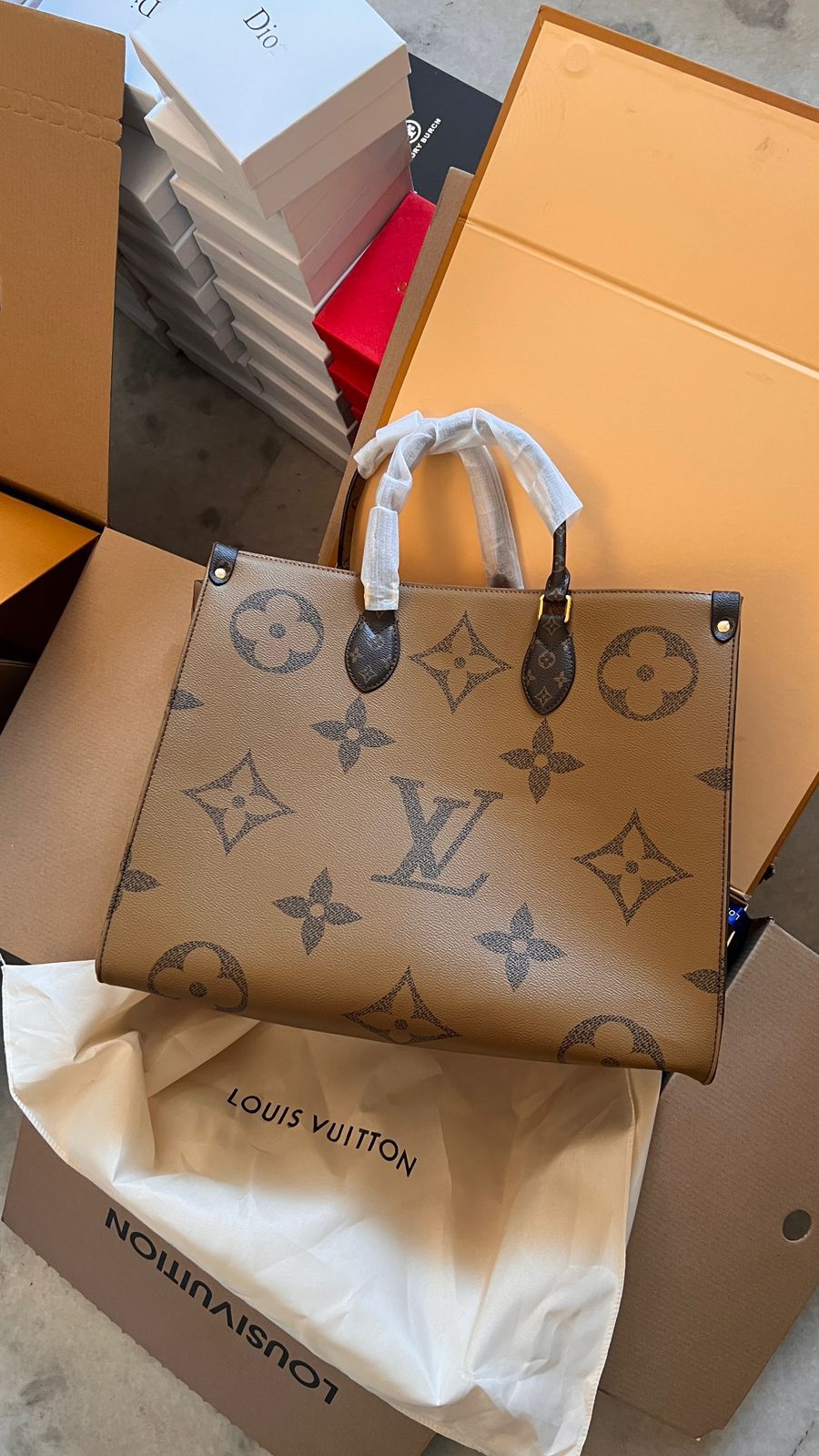 Buy First Copy Louis Vuitton OnTheGo MM Empreinte Leather Tote Bag - Master Quality 7A Mirror at Lowest Price Online India