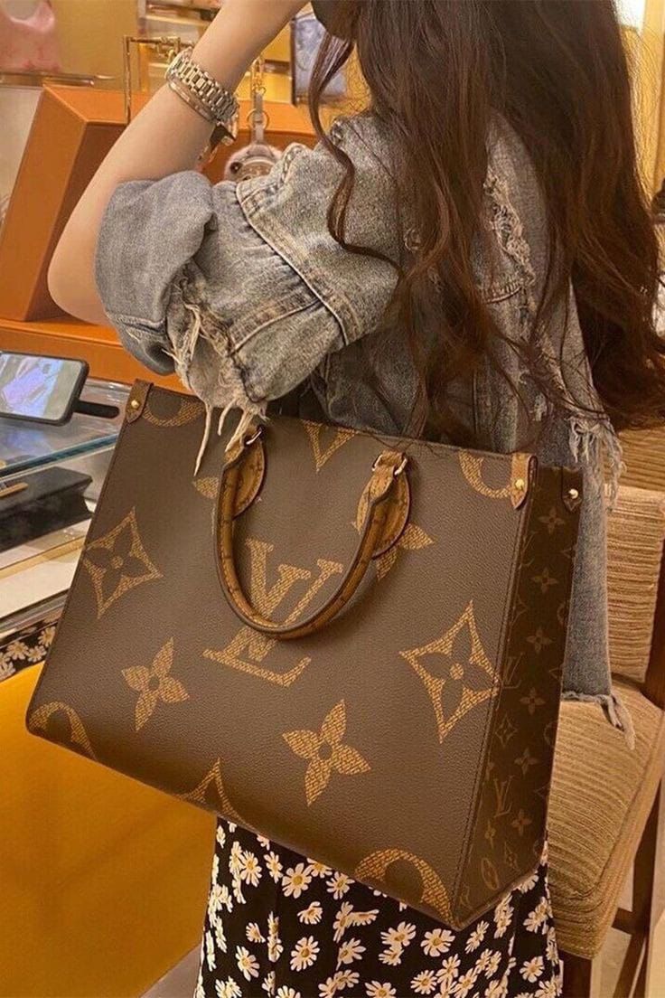 Buy First Copy Louis Vuitton OnTheGo Tote Bag - Master Quality 7A Mirror at Lowest Price Online India