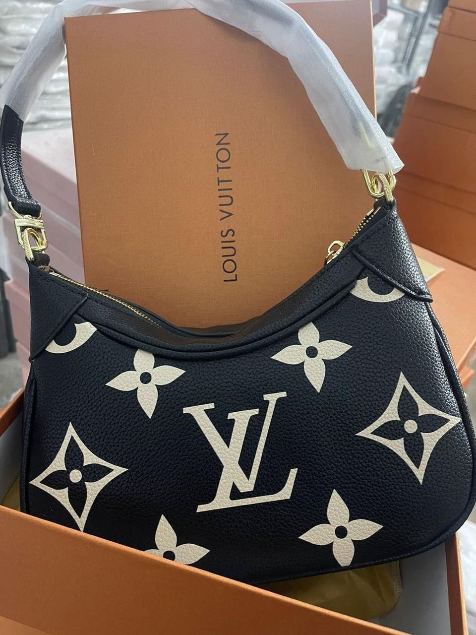 Buy First Copy Louis Vuitton Pochette Metis for Women Shoulder Bag - Master Quality 7A Mirror at Lowest Price Online India