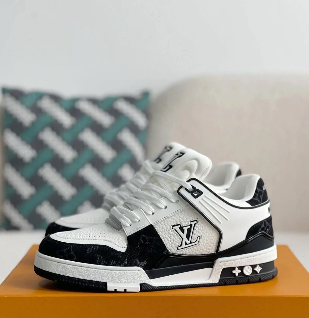 Buy First Copy Louis Vuitton Drip to Rue Sneaker For Men - Master Quality 7A Mirror at Lowest Price Online India