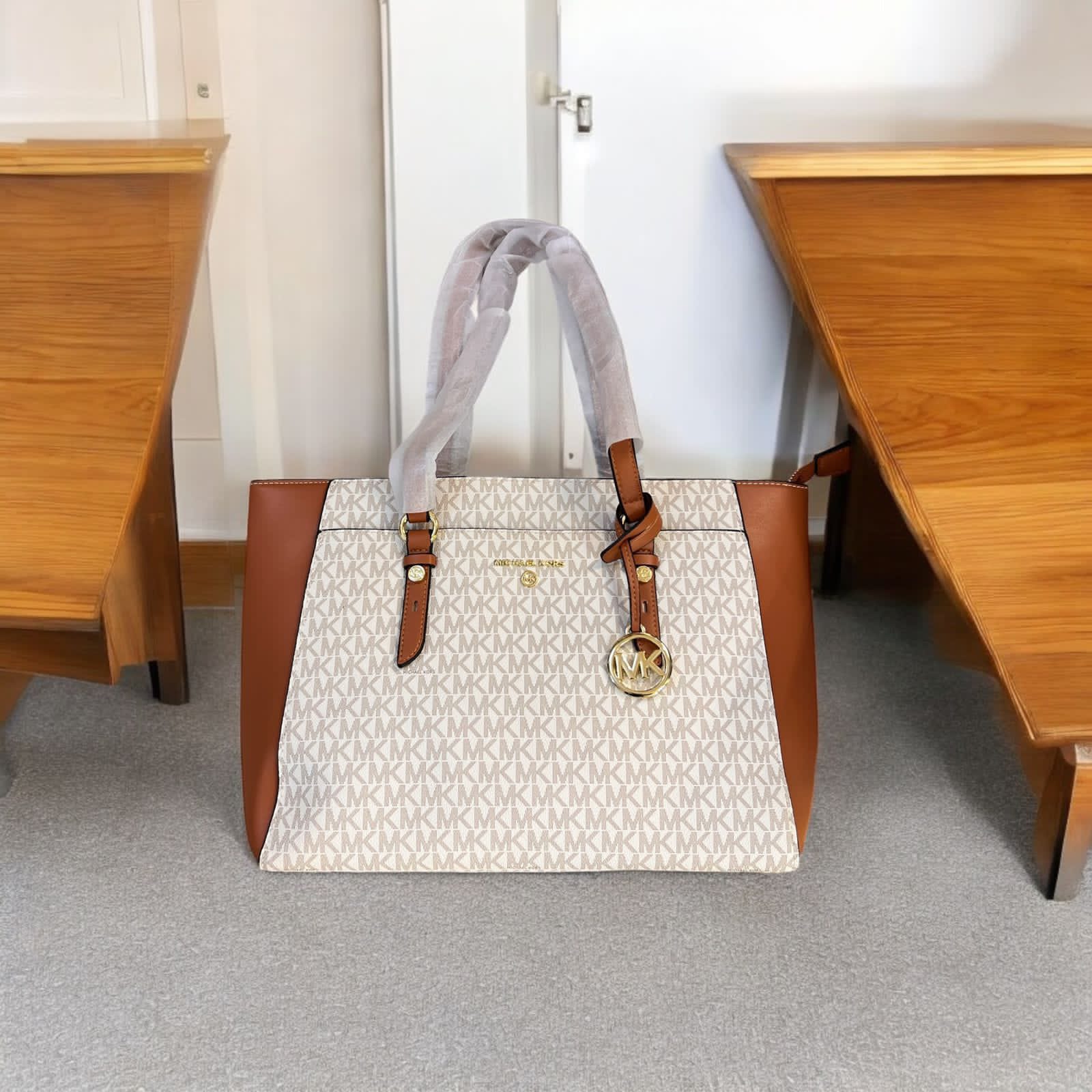Buy First Copy Michael Kors Women Tote Bag - Master Quality 7A Mirror at Lowest Price Online India