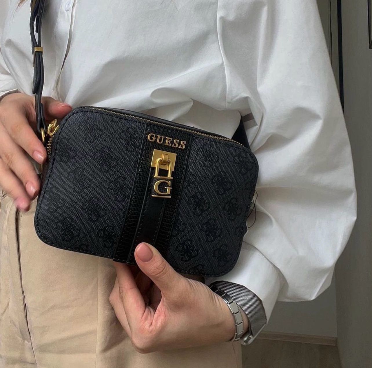Buy First Copy Guess Ginevra Logo Camera Crossbody Bag For Women - Master Quality 7A Mirror at Lowest Price Online India