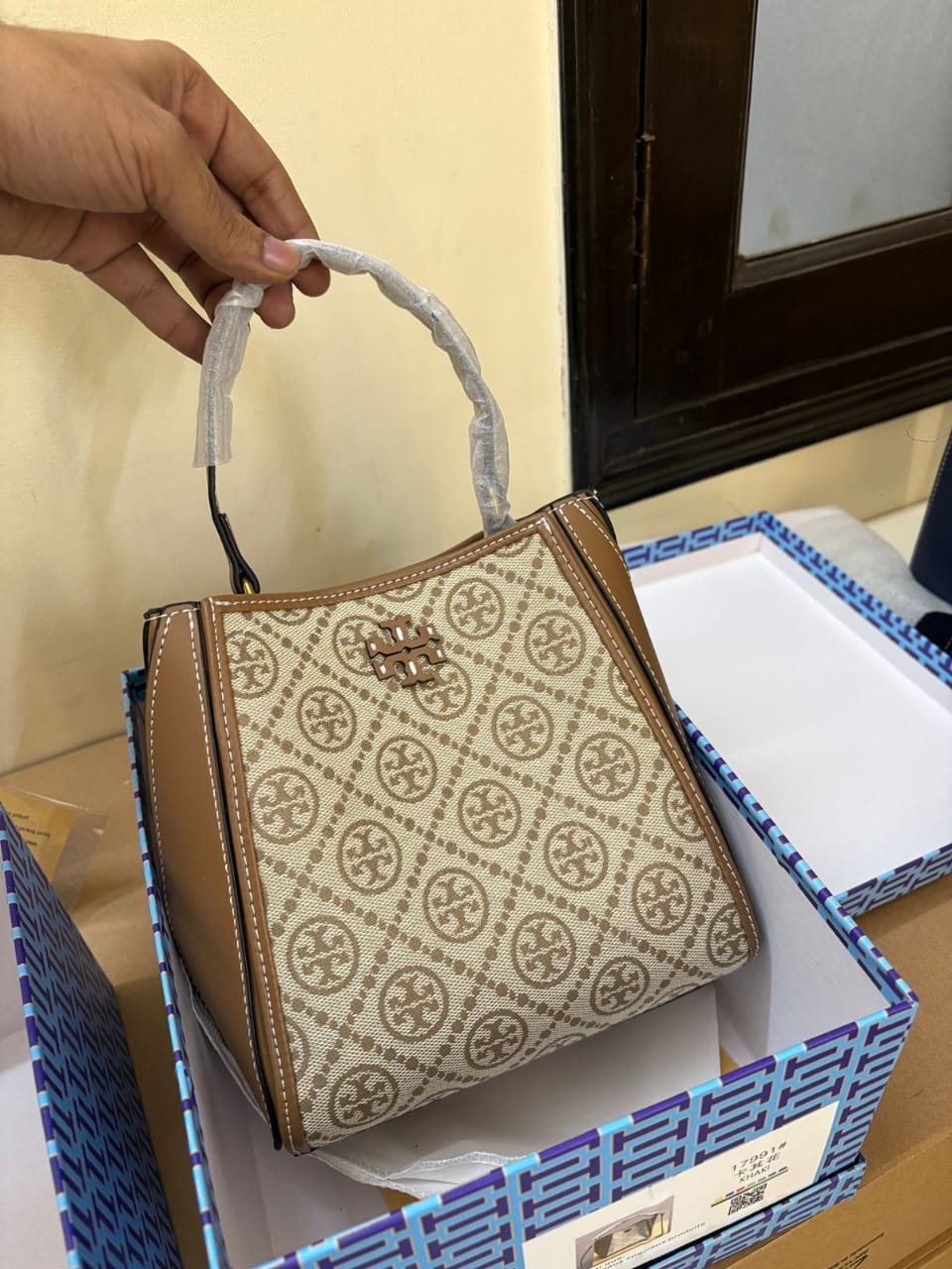Buy First Copy Tory Burch Bucket Bag For Women - Master Quality 7A Mirror at Lowest Price Online India