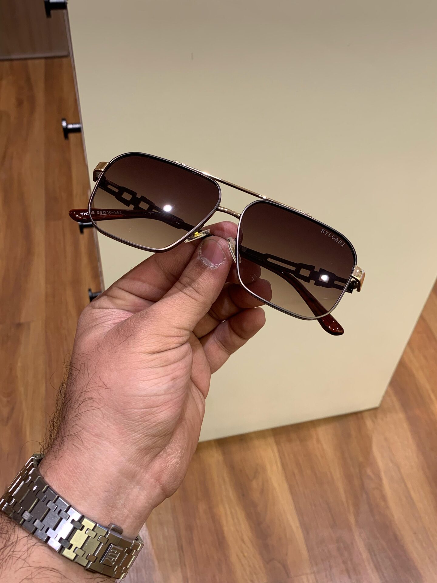 Buy First Copy Unknown Product – additional view showing authentic design. Cash on Delivery available, Free shipping across India, Pan India delivery