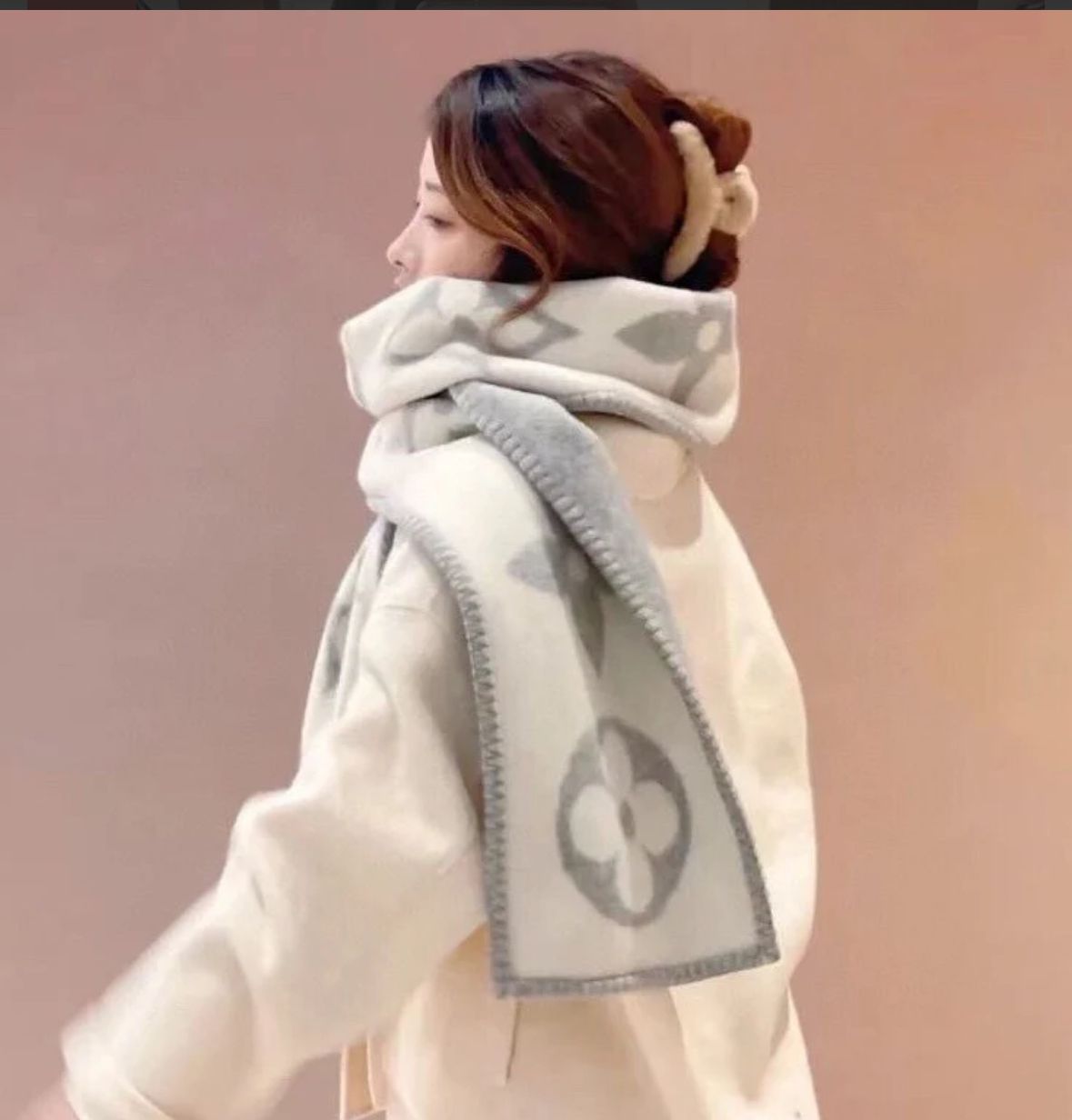 Buy First Copy Louis Vuitton Women Reversible Muffler - Master Quality 7A Mirror at Lowest Price Online India