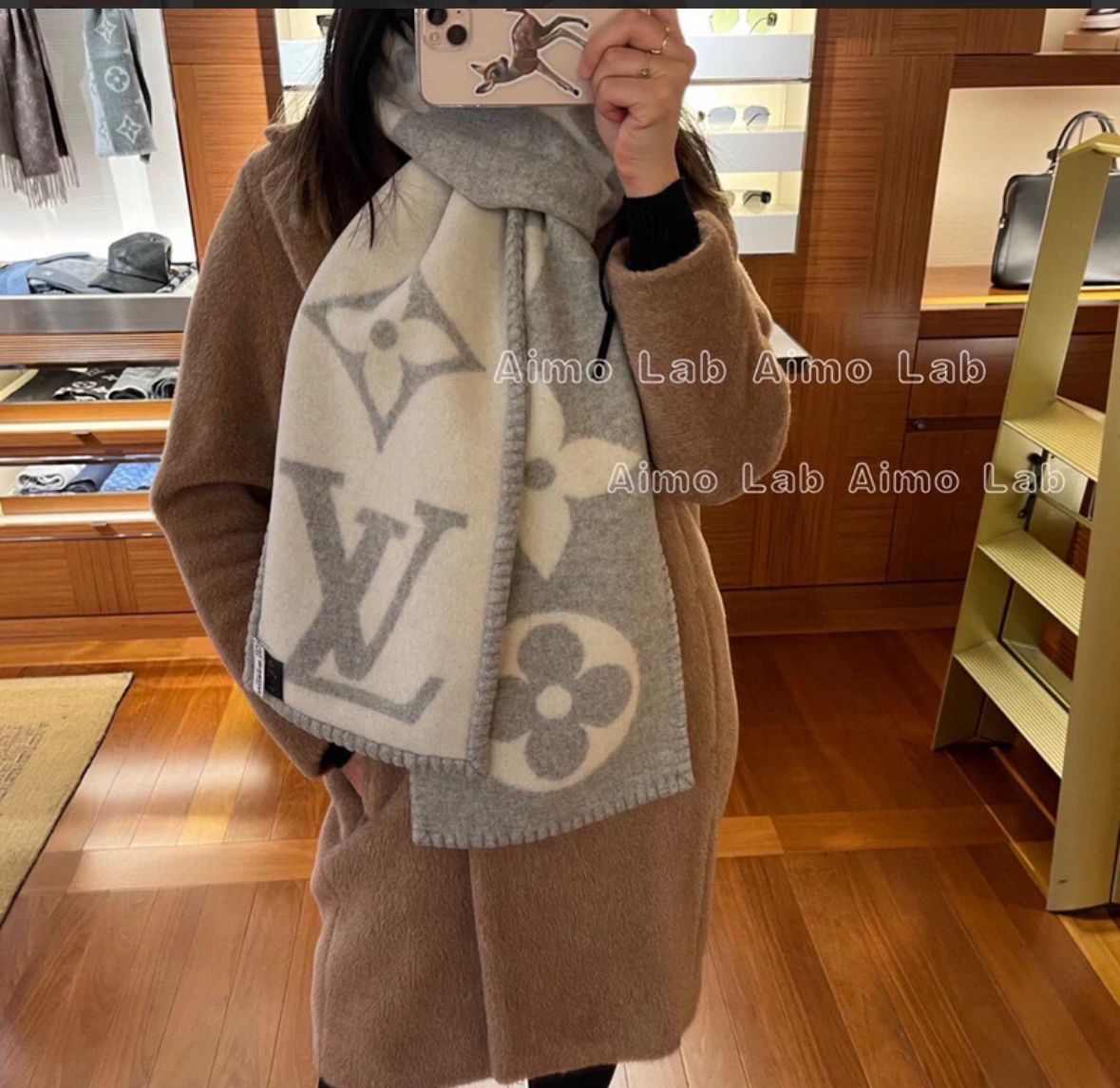 Buy First Copy Louis Vuitton Women Reversible Muffler - Master Quality 7A Mirror at Lowest Price Online India