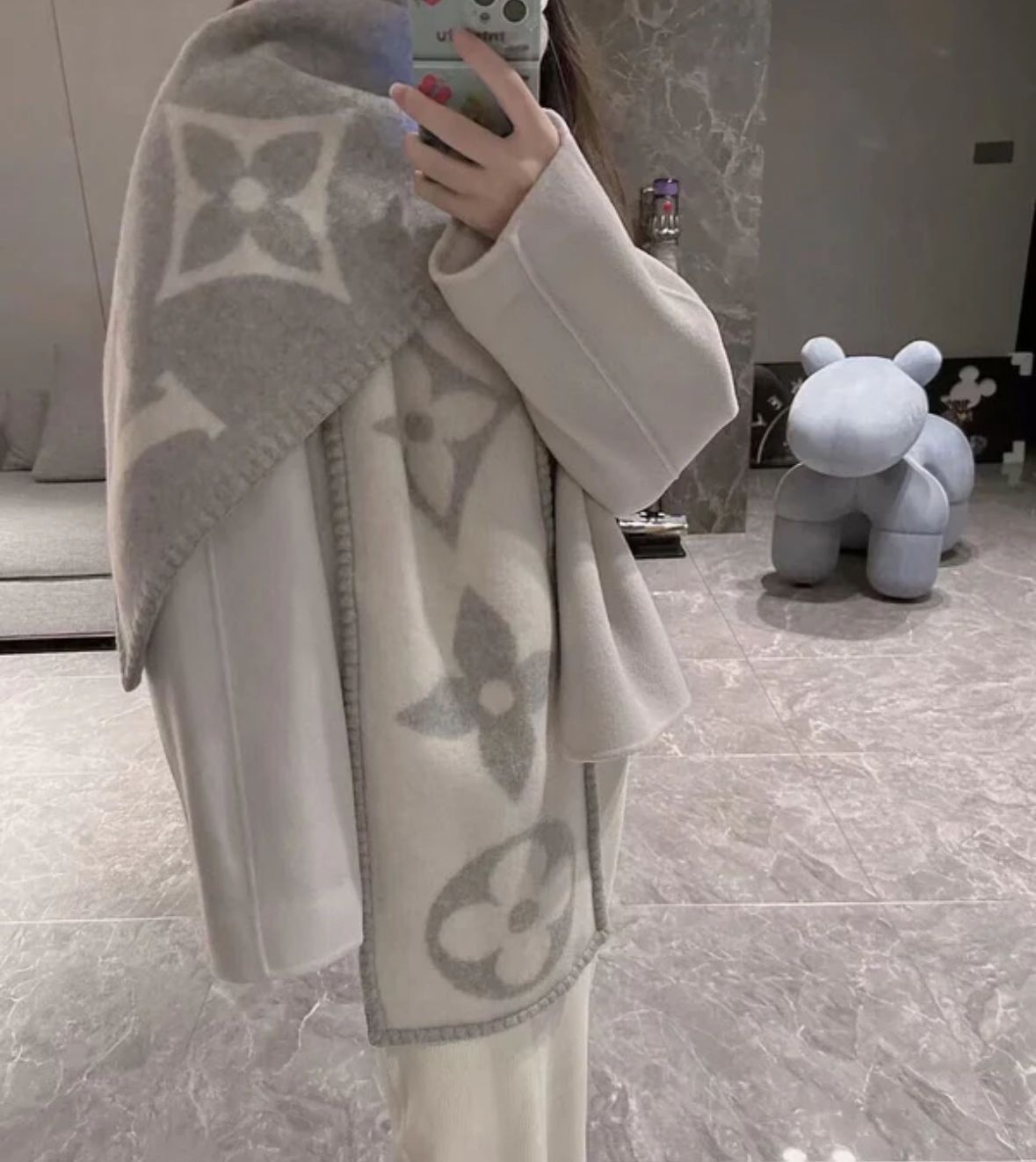 Buy First Copy Louis Vuitton Women Reversible Muffler - Master Quality 7A Mirror at Lowest Price Online India