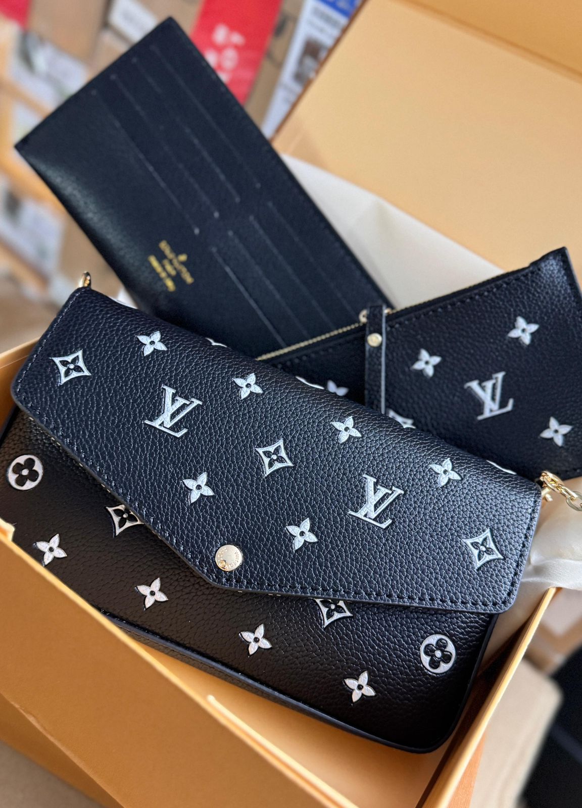 Buy First Copy Louis Vuitton Emboss Felicie Shoulder Sling Bag - Master Quality 7A Mirror at Lowest Price Online India