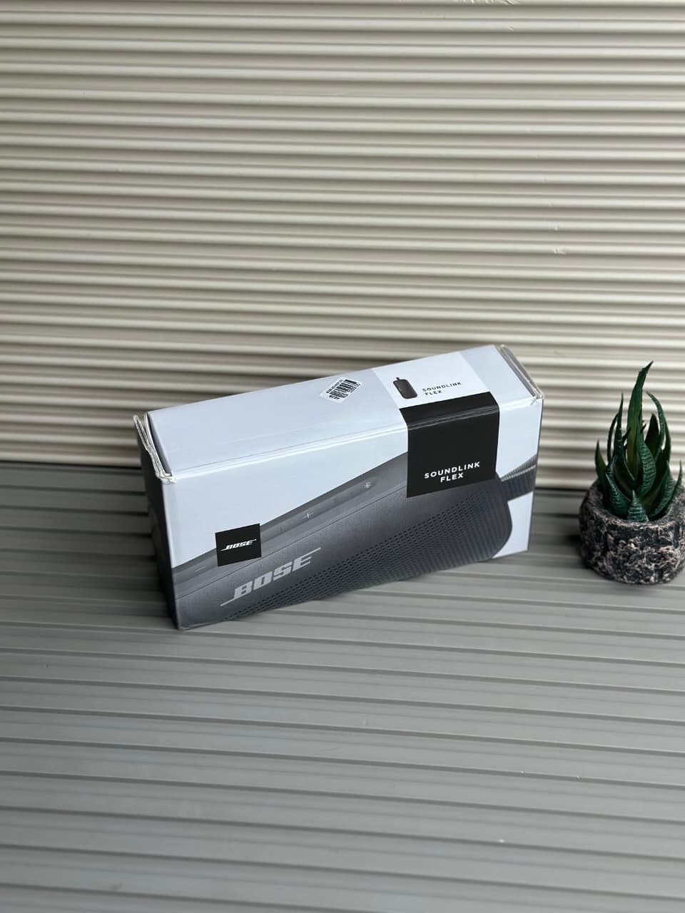 Buy First Copy Bose SoundLink Flex Bluetooth Speaker – side view showing authentic design. Cash on Delivery available, Free shipping across India, Pan India delivery, 1:1 master replica with original box
