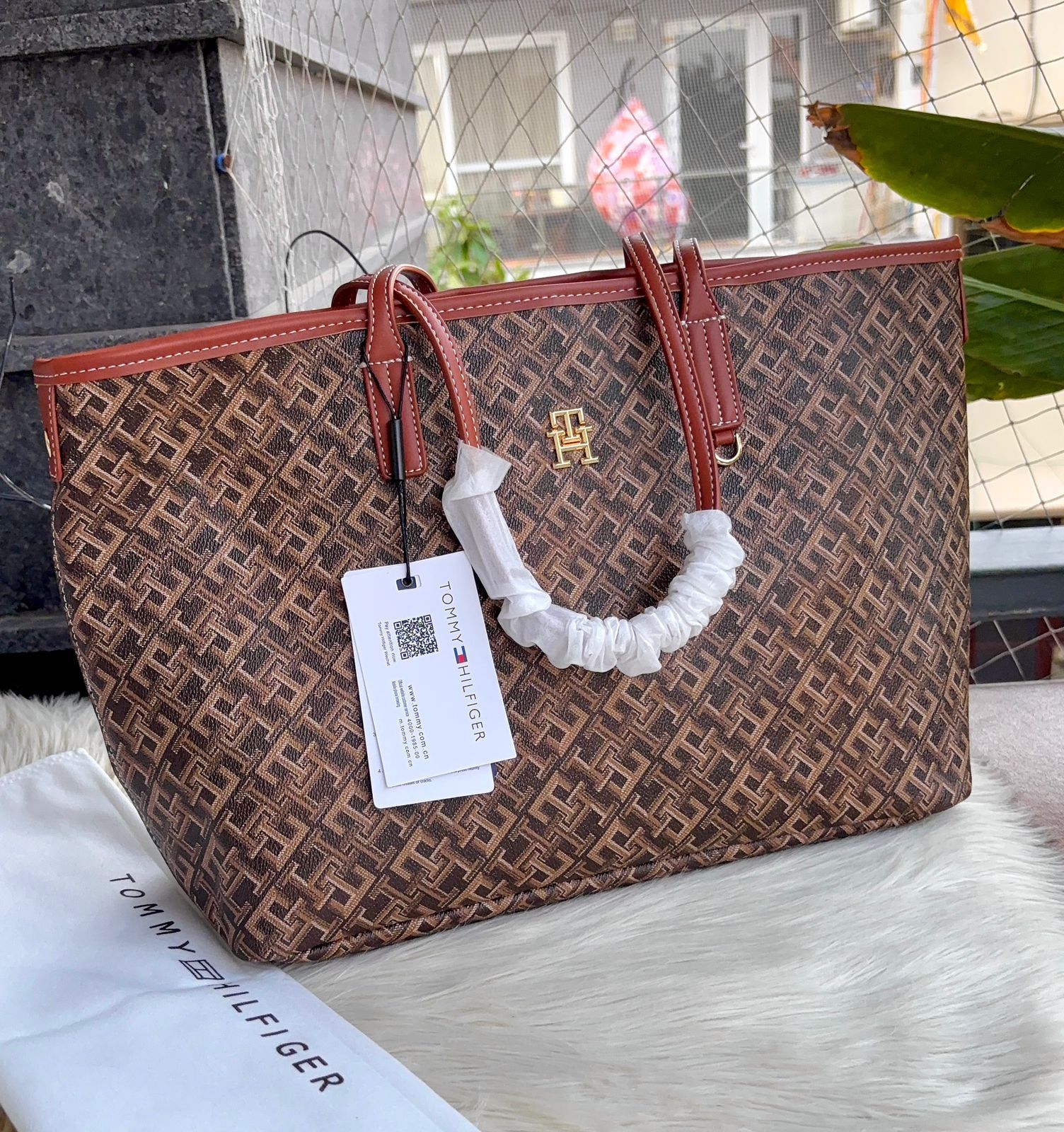 Buy First Copy Tommy Hilfiger TH Monoplay Women Tote Bag (With Laptop Pouch) - Master Quality 7A Mirror at Lowest Price Online India
