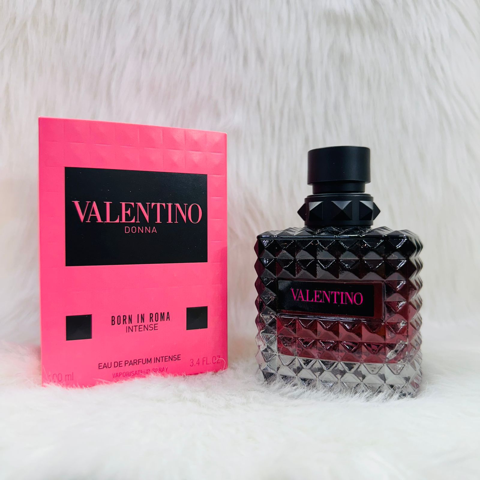 Buy First Copy Valentino Donna Born In Roma & Voce Viva Women’s EDP, Intense, Coral Fantasy & Green Stravaganza 100ml Luxury Collection – close-up showing authentic design. Cash on Delivery available, Free shipping across India, Pan India delivery, Long-lasting fragrance