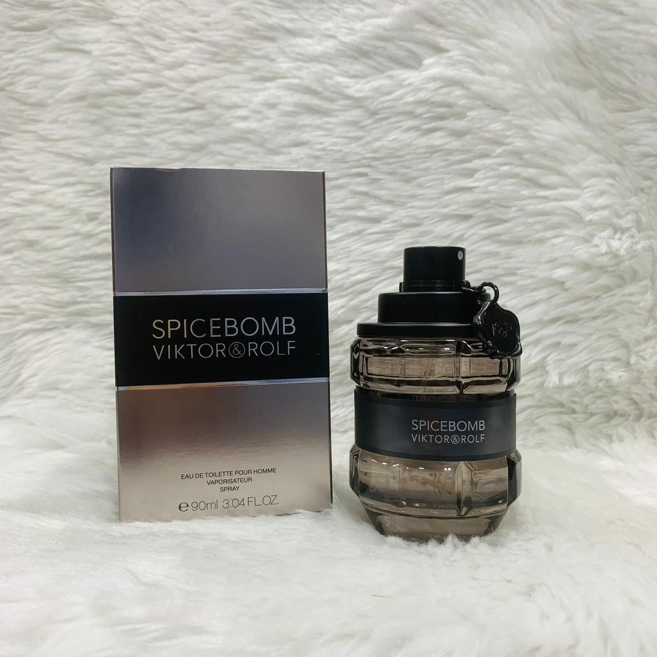 Buy First Copy Viktor&Rolf Spicebomb Men’s Collection – Original, Extreme, Night Vision, Infrared, Dark Leather – 90ml Designer Explosive Scents - Master Quality 7A Mirror at Lowest Price Online India