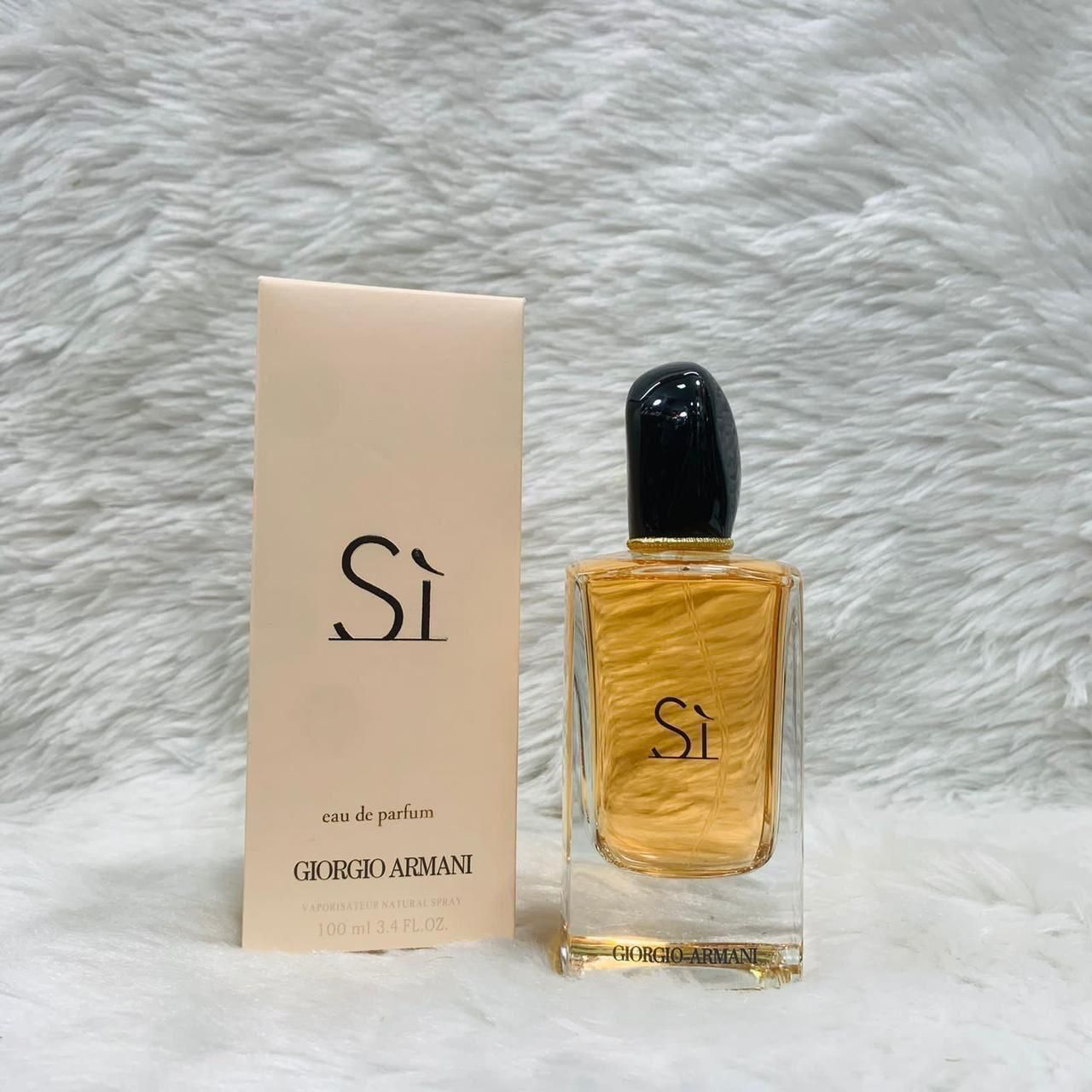 Buy First Copy Giorgio Armani Sì Collection – Sì EDP, Sì Passione, Sì Passione Intense, Sì Fiori – 100ml Women’s Luxury Fragrance Set – close-up showing authentic design. Cash on Delivery available, Free shipping across India, Pan India delivery, Long-lasting fragrance