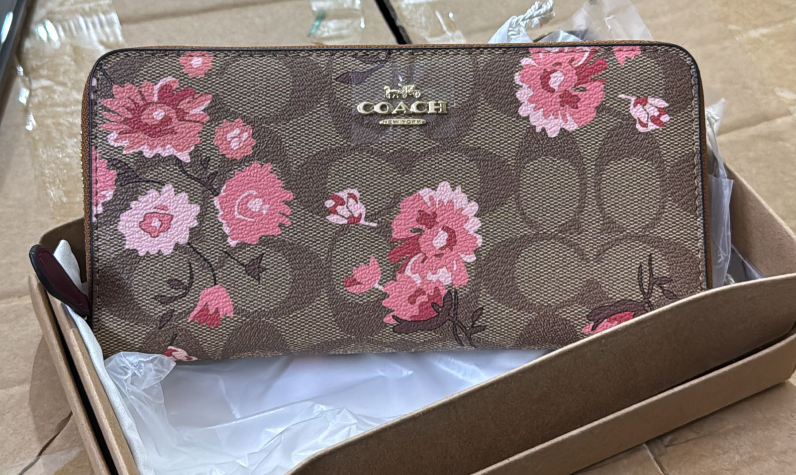 Buy First Copy Coach Big Size Multi Design Wallets For Women - Master Quality 7A Mirror at Lowest Price Online India