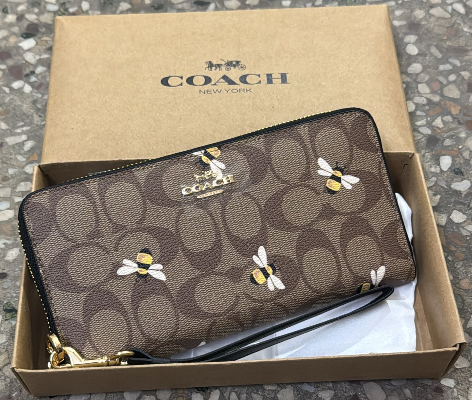Buy First Copy Coach Big Size Multi Design Wallets For Women - Master Quality 7A Mirror at Lowest Price Online India