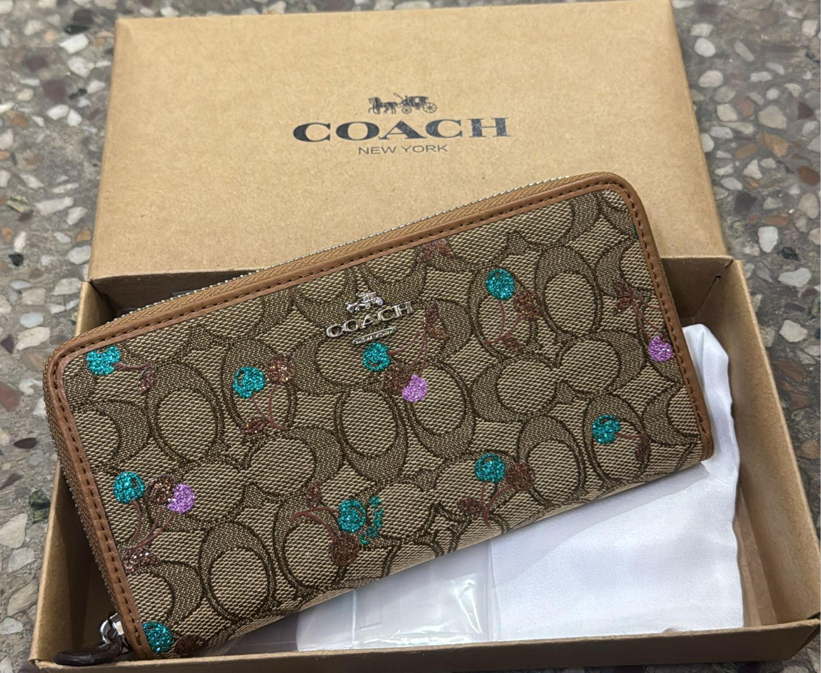 Buy First Copy Coach Big Size Multi Design Wallets For Women - Master Quality 7A Mirror at Lowest Price Online India