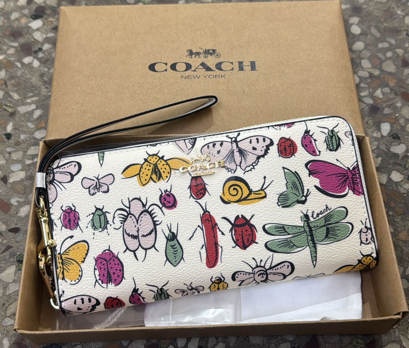 Buy First Copy Coach Big Size Multi Design Wallets For Women - Master Quality 7A Mirror at Lowest Price Online India