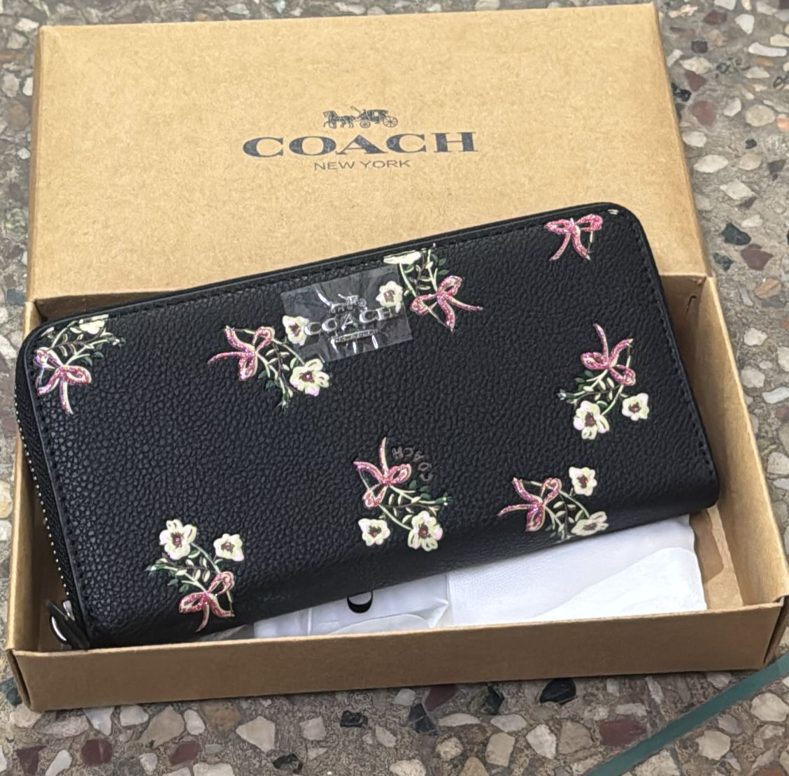 Buy First Copy Coach Big Size Multi Design Wallets For Women - Master Quality 7A Mirror at Lowest Price Online India