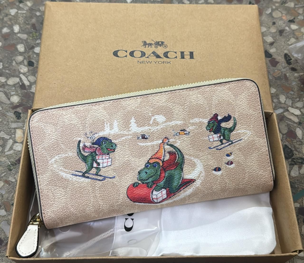 Buy First Copy Coach Big Size Multi Design Wallets For Women - Master Quality 7A Mirror at Lowest Price Online India