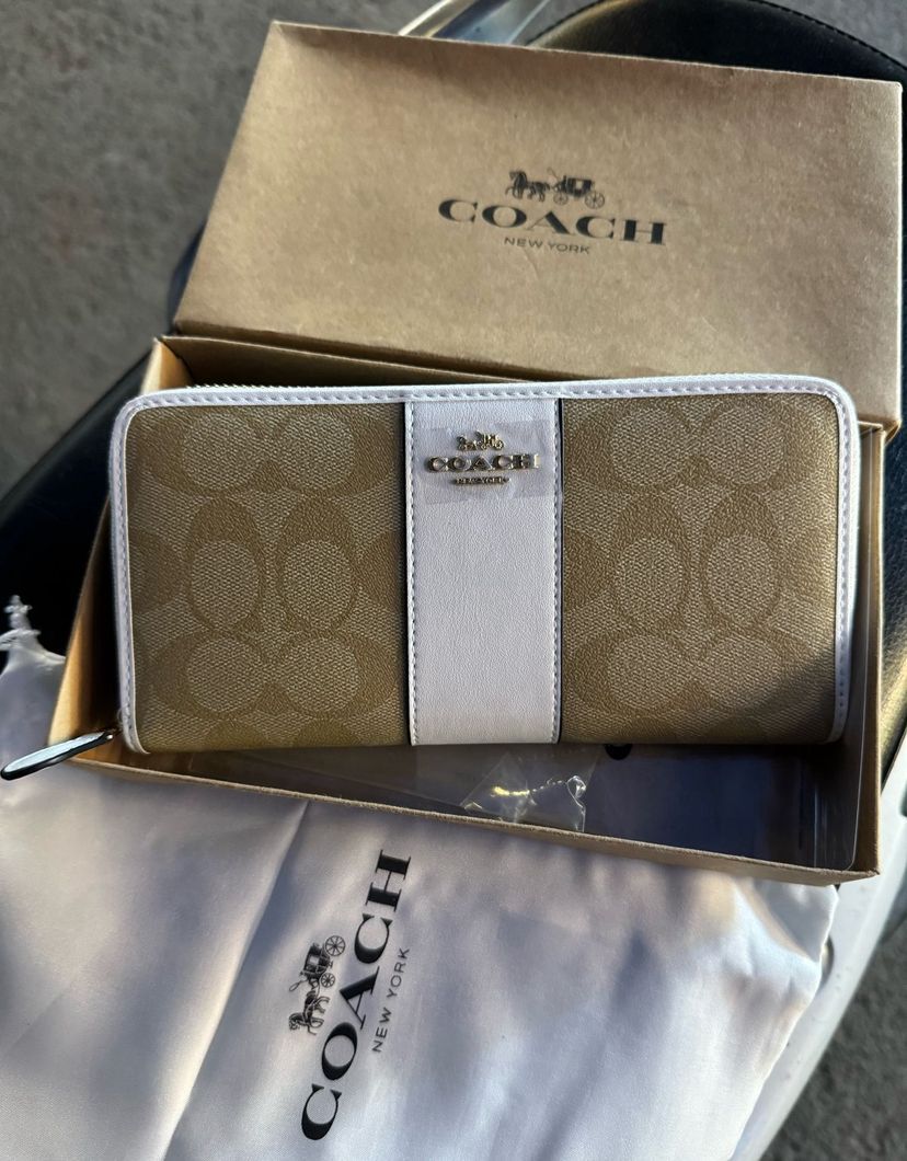 Buy First Copy Coach Big Size Multi Design Wallets For Women - Master Quality 7A Mirror at Lowest Price Online India