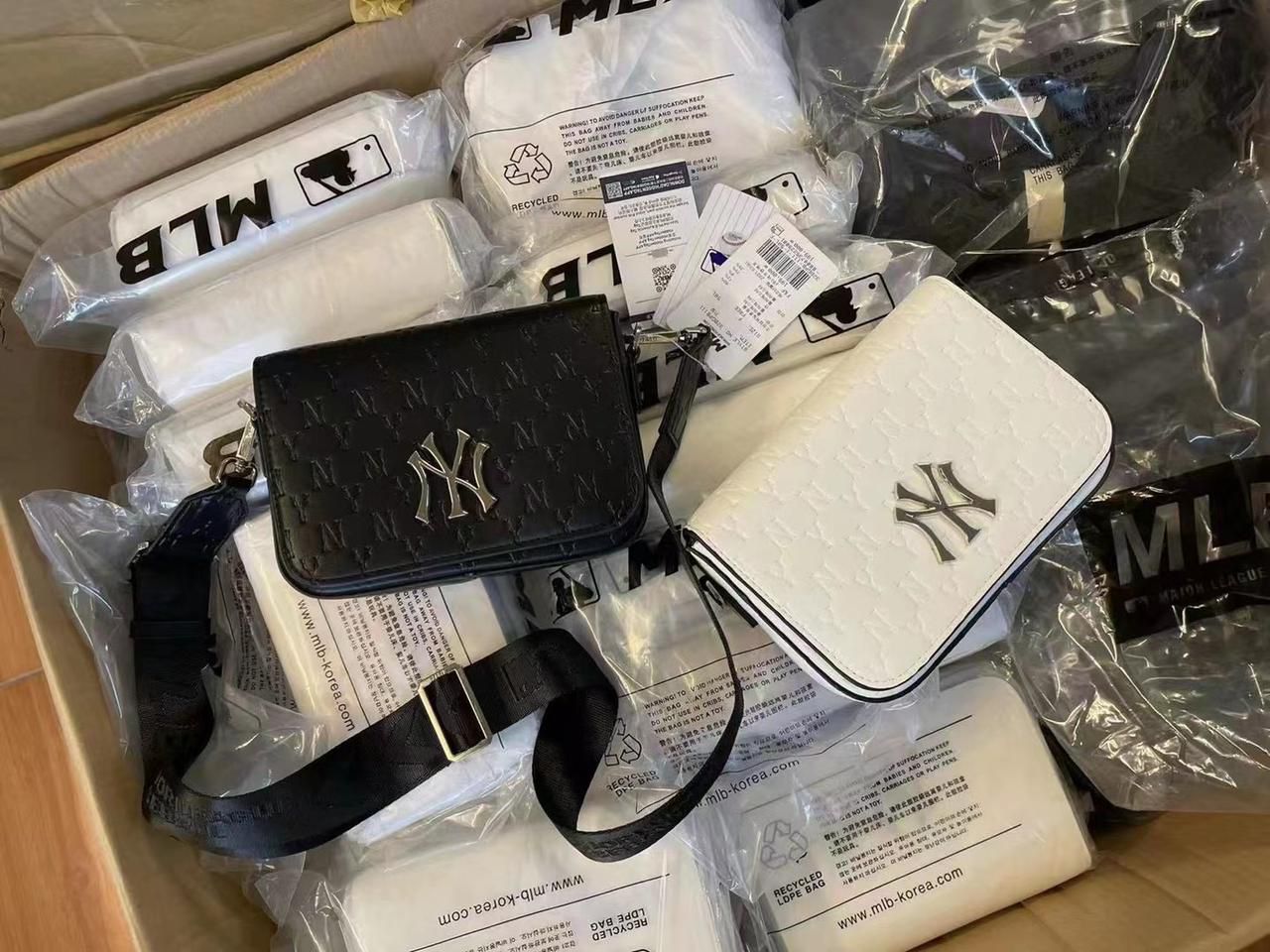 Buy First Copy MLB New York Yankees Quilted Shoulder bag For Women - Master Quality 7A Mirror at Lowest Price Online India