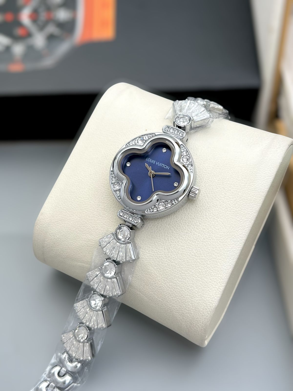 Buy First Copy Louis Vuitton Blossom Diamond-Encrusted 32mm Quartz Movement Ladies Watch - Master Quality 7A Mirror at Lowest Price Online India