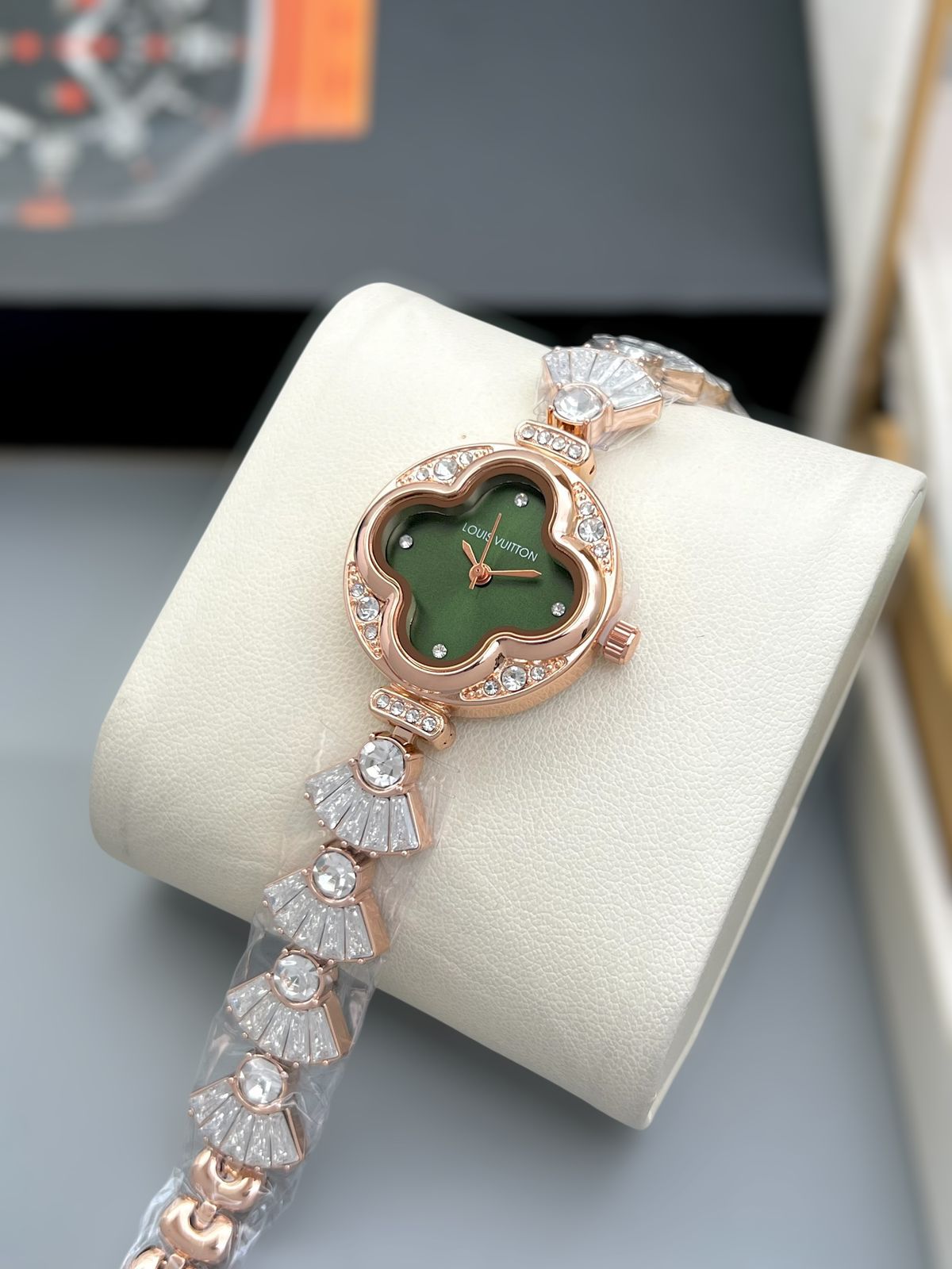 Buy First Copy Louis Vuitton Blossom Diamond-Encrusted 32mm Quartz Movement Ladies Watch - Master Quality 7A Mirror at Lowest Price Online India