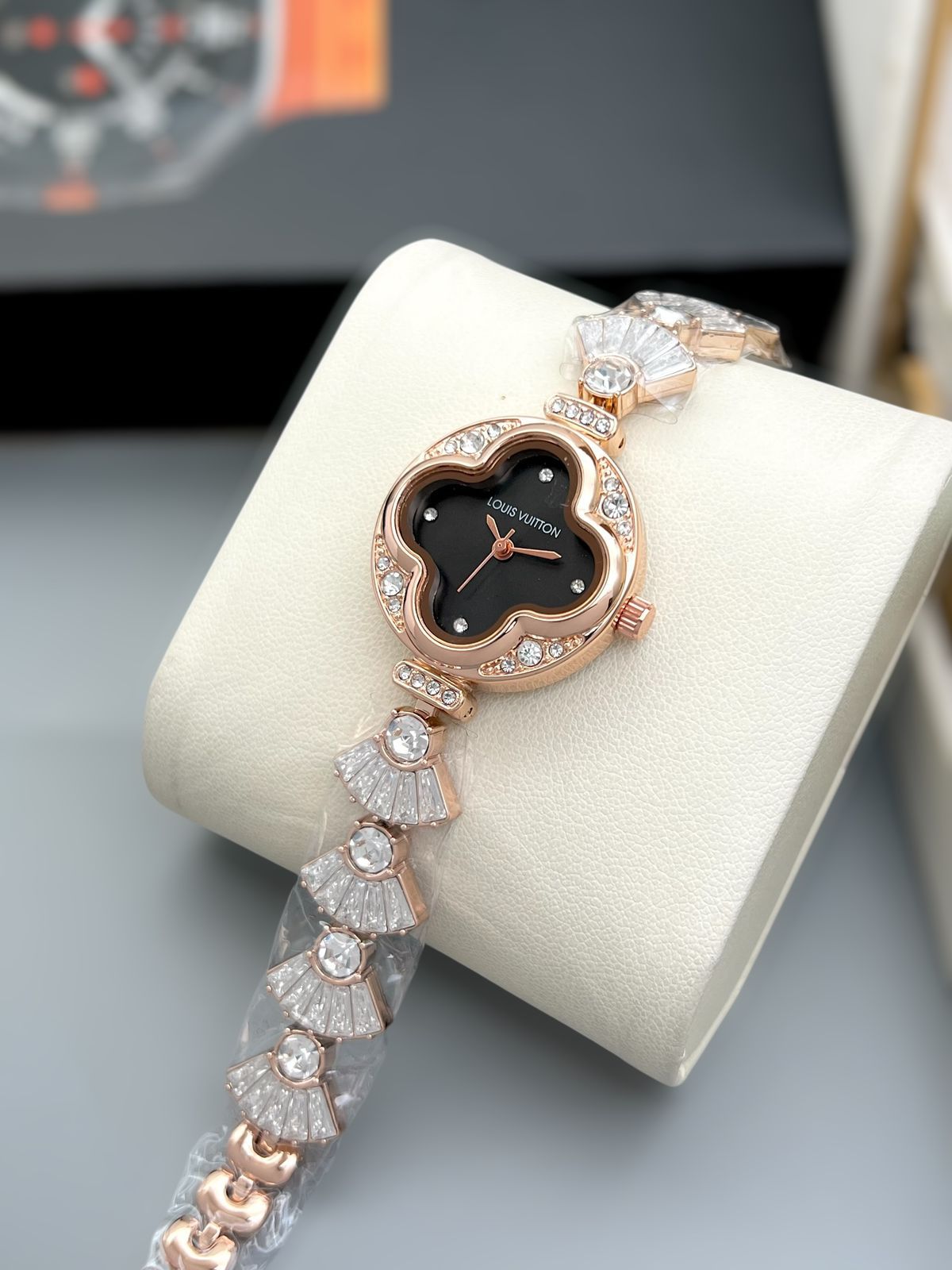 Buy First Copy Louis Vuitton Blossom Diamond-Encrusted 32mm Quartz Movement Ladies Watch - Master Quality 7A Mirror at Lowest Price Online India