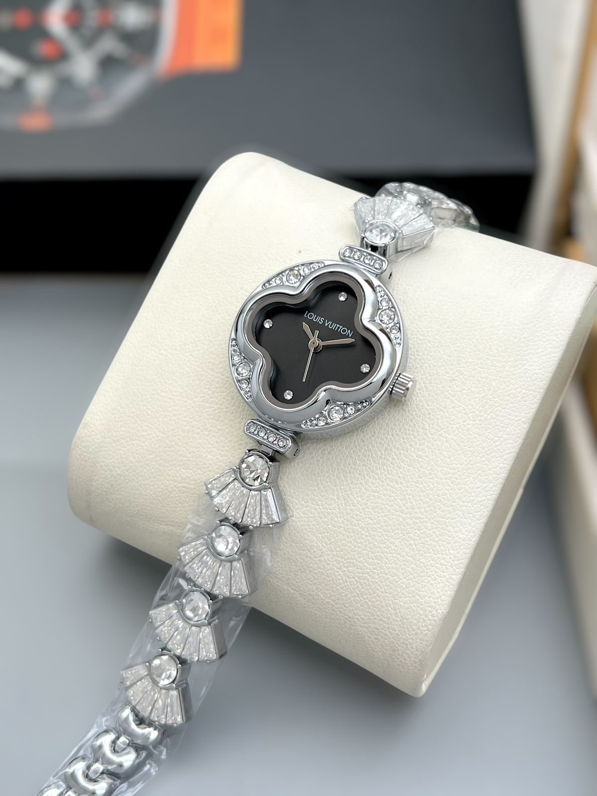 Buy First Copy Louis Vuitton Blossom Diamond-Encrusted 32mm Quartz Movement Ladies Watch - Master Quality 7A Mirror at Lowest Price Online India