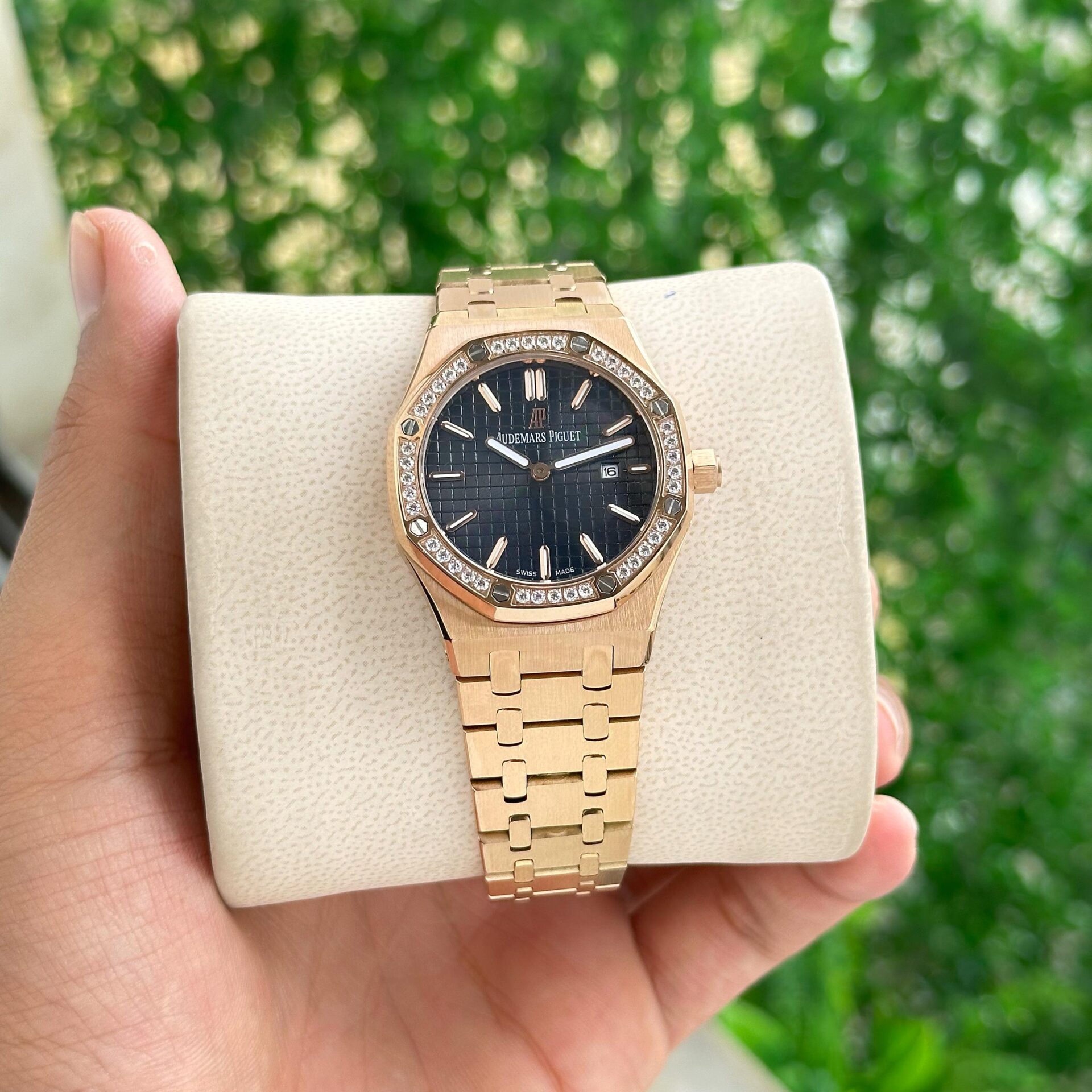 Buy First Copy Audemars Piguet Royal Oak Diamond Bezel Rose Gold Black Dial 34mm Ladies Watch - Master Quality 7A Mirror at Lowest Price Online India