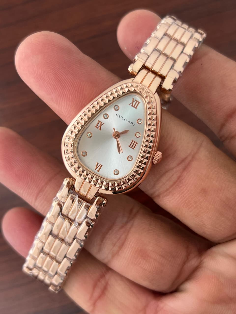 Buy First Copy BVLGARI Gianni T-Bar Serpenti Watch for Women - Master Quality 7A Mirror at Lowest Price Online India
