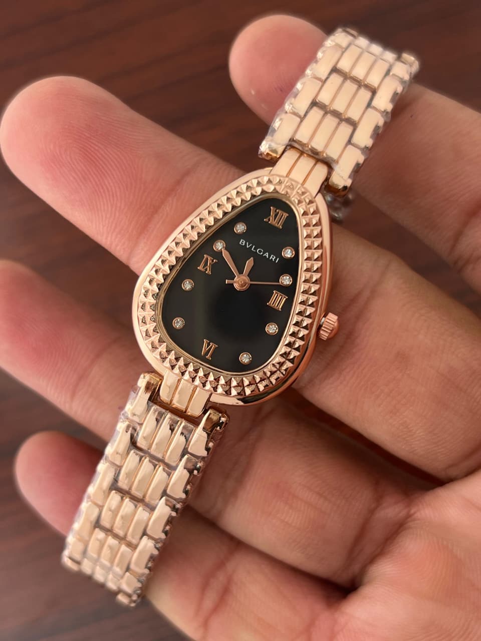 Buy First Copy BVLGARI Gianni T-Bar Serpenti Watch for Women - Master Quality 7A Mirror at Lowest Price Online India