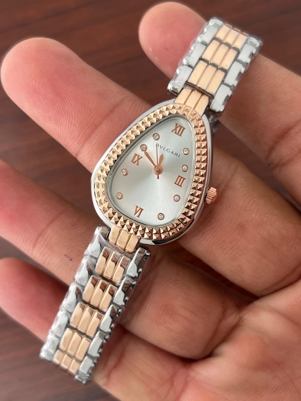 Buy First Copy BVLGARI Gianni T-Bar Serpenti Watch for Women - Master Quality 7A Mirror at Lowest Price Online India