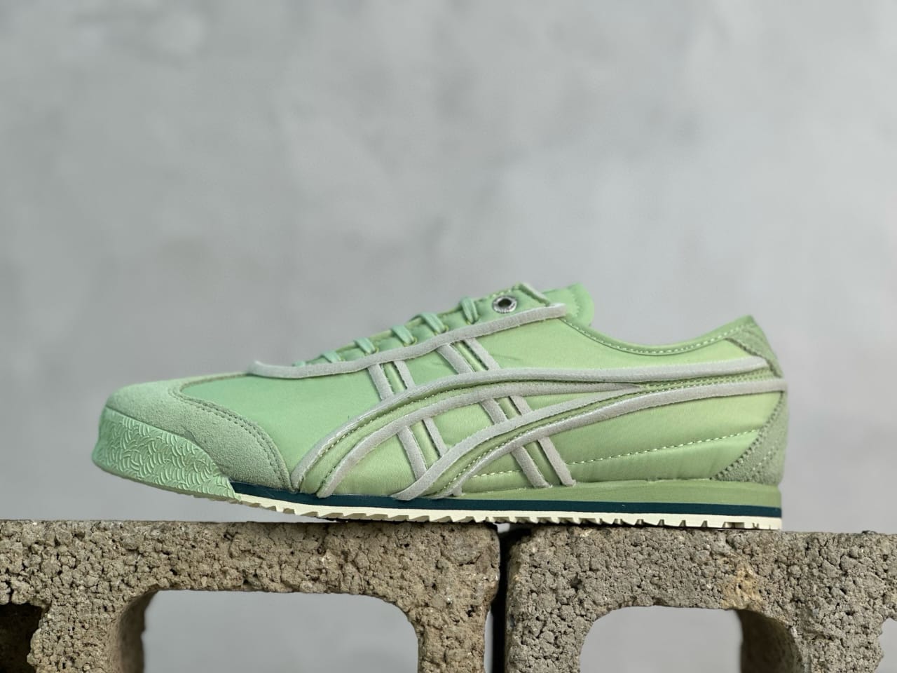 Buy First Copy Onitsuka Tiger Mexico 66 Men’s Shoes - Master Quality 7A Mirror at Lowest Price Online India