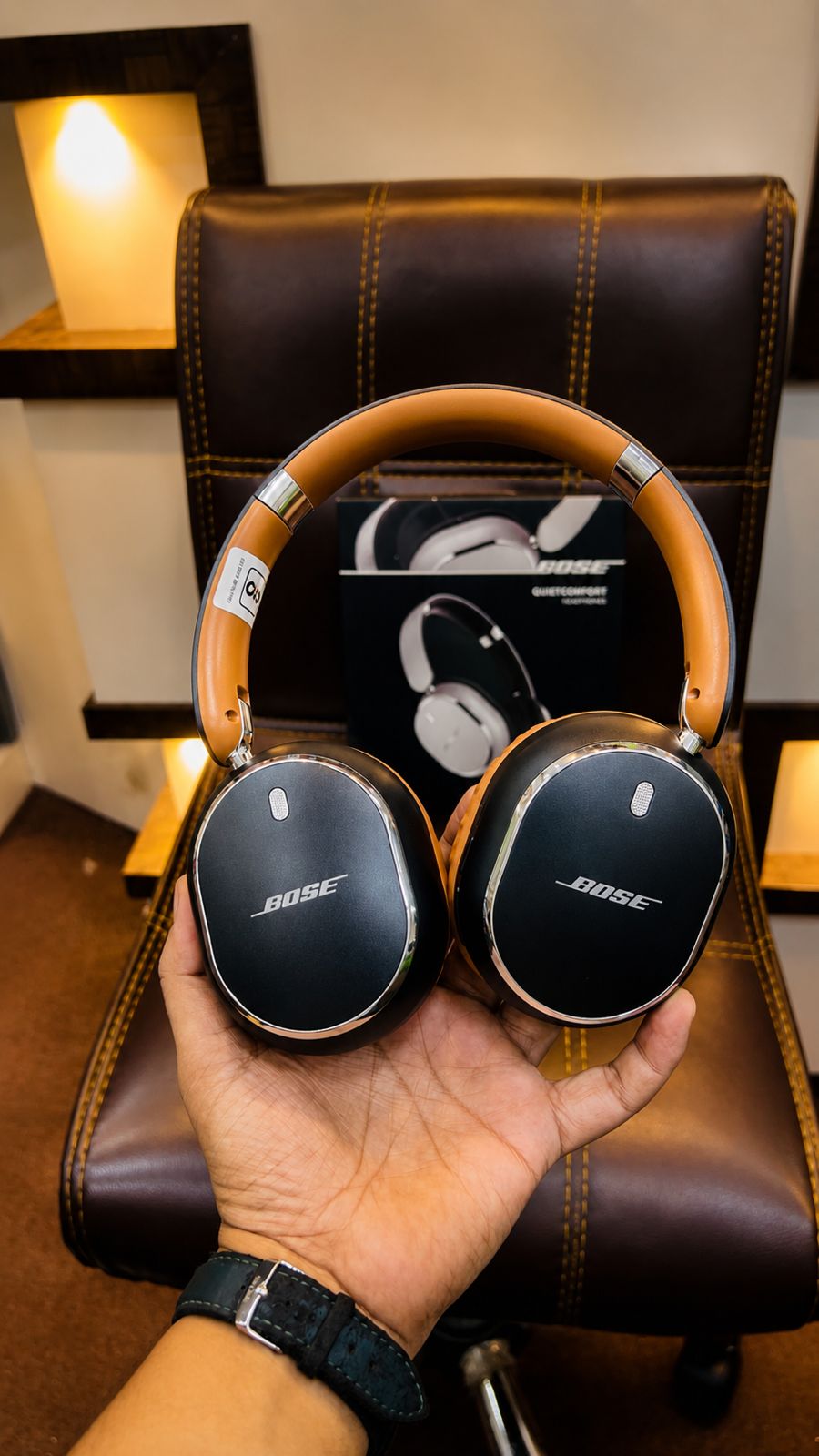 Buy First Copy Bose Qc30 Gen (Quietcomfort Ultra) First Time In India – 1:1 Master Replica – close-up showing authentic design. Cash on Delivery available, Free shipping across India, Pan India delivery, 1:1 master replica with original box